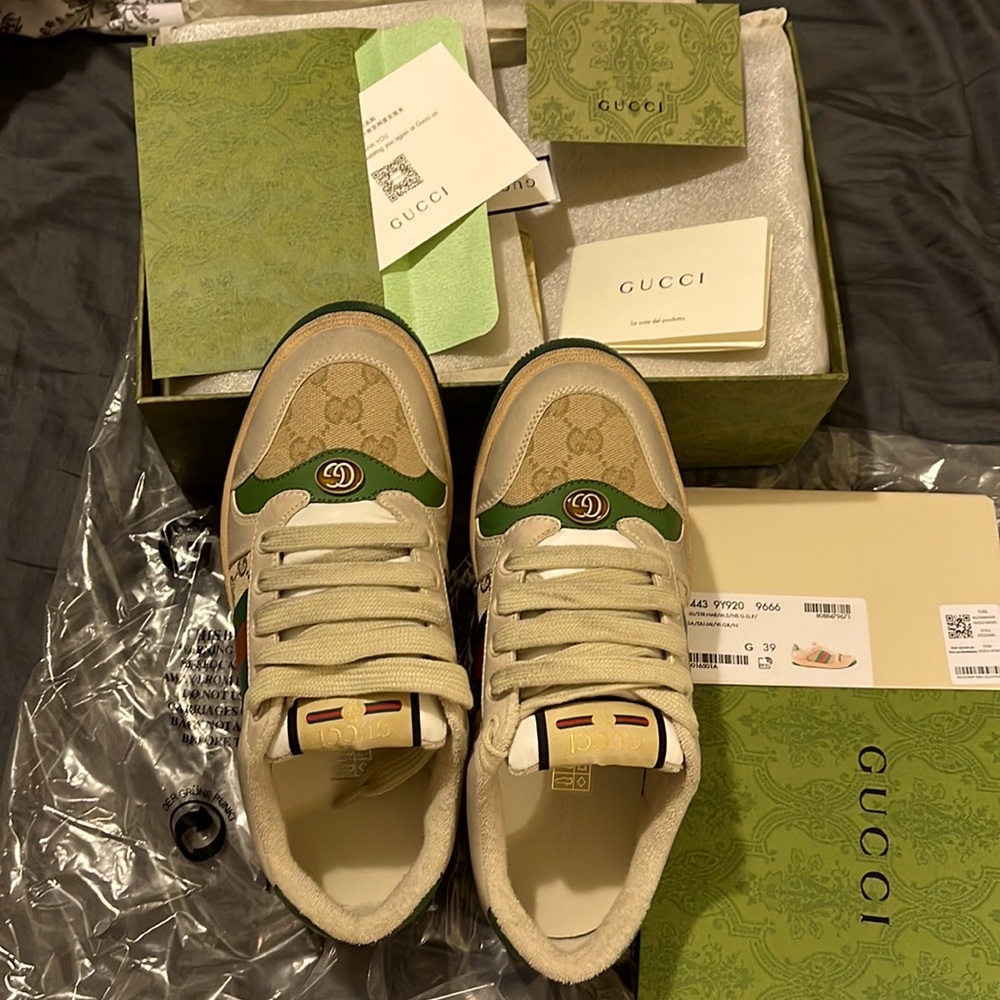 Gucci sneakers, new never used, number 39 Europe and 6.5 USA. “Unissex”
